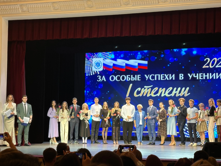 Наши выпускники-медалисты!.